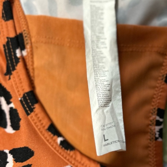 Fabletics workout set - Picture 4 of 6